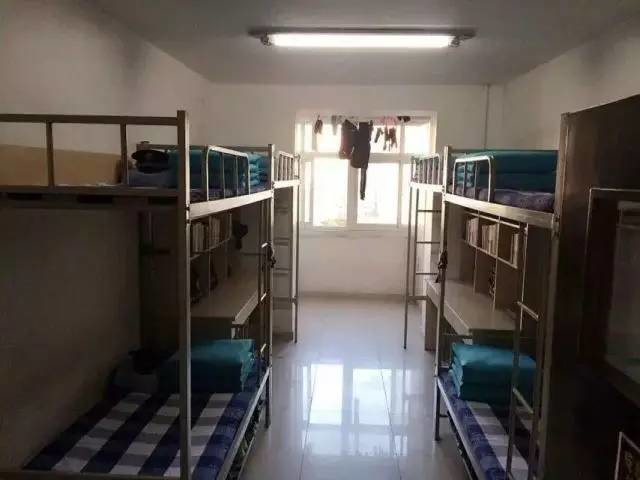 這個學(xué)校的男生宿舍火了！女同學(xué)都喊著要嫁