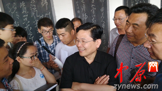 余光中、汪國(guó)真做客杜甫故里 共話詩(shī)圣家國(guó)情懷