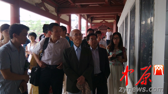 余光中、汪國(guó)真做客杜甫故里 共話詩(shī)圣家國(guó)情懷