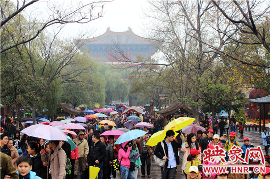 天好、花美 中國(guó)開封第32屆菊花文化節(jié)延長(zhǎng)一周