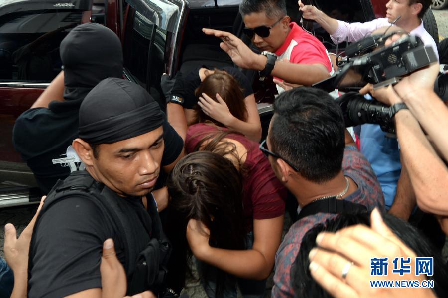 在馬來(lái)西亞拍裸照的西方游客認(rèn)罪