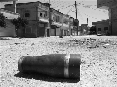 　11日，霍姆斯，政府軍和反對(duì)派武裝沖突過后留下一個(gè)彈殼。