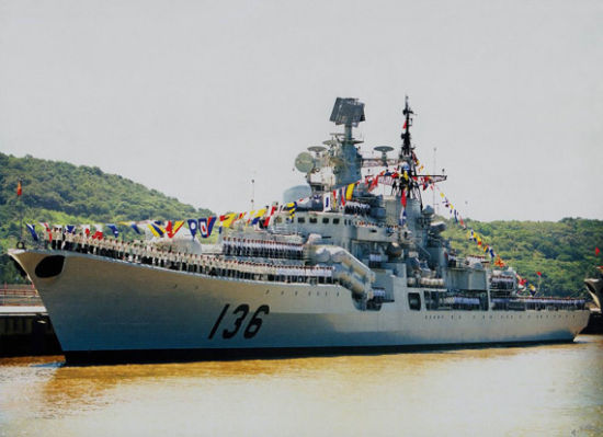 資料圖：東海艦隊(duì)的杭州號(hào)驅(qū)逐艦。