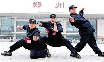 昨日，即將入伍的少林高手們啟程前合影留念