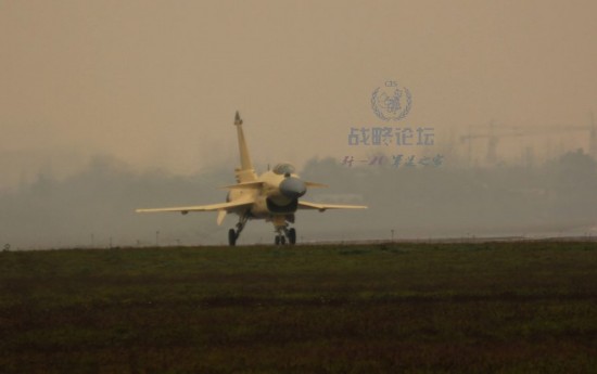 殲-10B戰(zhàn)機最美試飛照