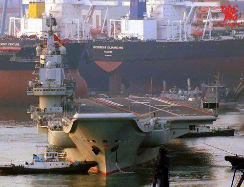 資料圖：中國(guó)航母離開碼頭出海試航。