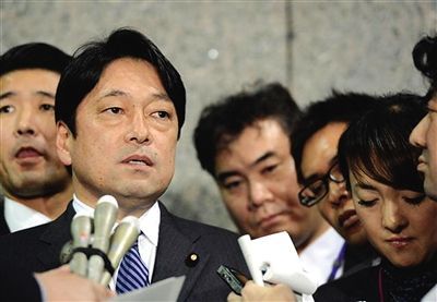 2月5日晚，日本防衛(wèi)省大臣小野寺召開緊急記者會(huì)，公開日本自衛(wèi)隊(duì)軍艦被中國軍艦雷達(dá)瞄準(zhǔn)的消息。據(jù)稱，首相安倍晉三親自下達(dá)了公開的指令。