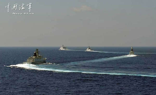 資料圖：中國(guó)海軍在曾母暗沙。