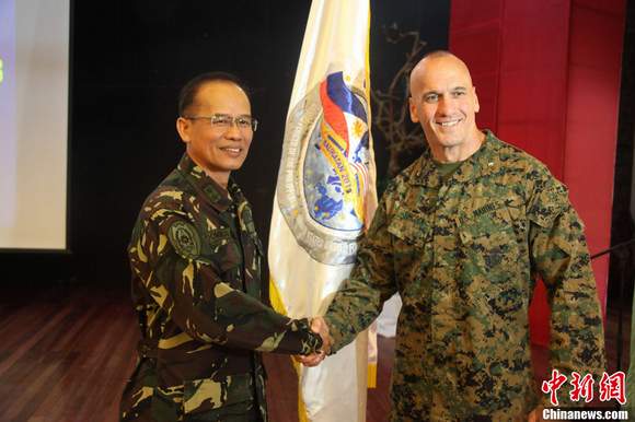 美國與菲律賓“肩并肩”聯(lián)合軍演開幕。