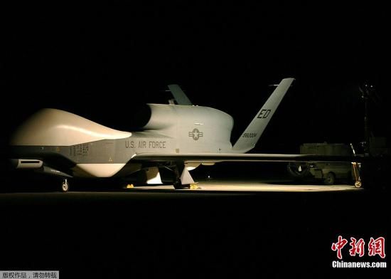 2006年2月17日，美國“全球鷹”RQ-4A無人機在秘密地點飛行。