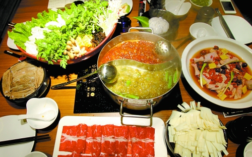 山西火鍋店爆炸事件后，鄭州用電磁爐的火鍋店生意火爆。