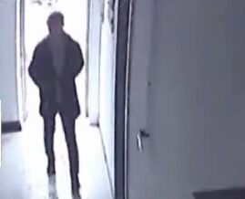 女子亂開門 差點(diǎn)被侵犯