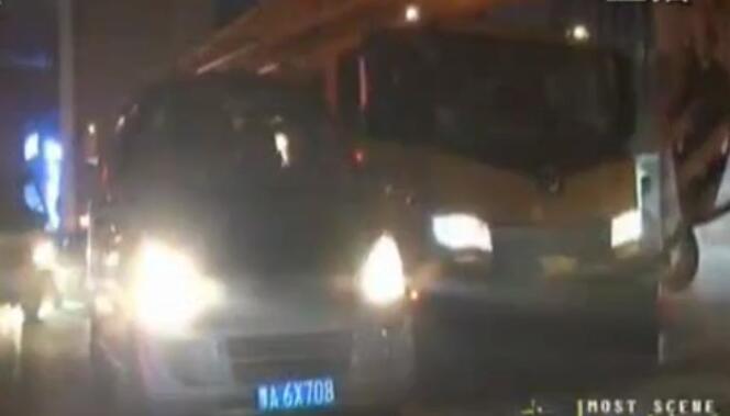 撞了車還打人 這是誰(shuí)在胡鬧？