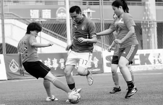 因?yàn)樯眢w條件受限，女足幫只能走技術(shù)流路線