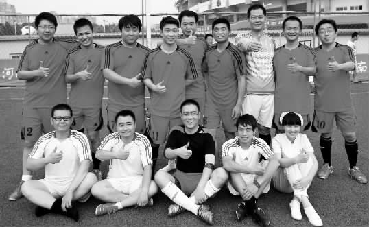 在首場比賽失利的情況下，“天使”們后來居上，昂首晉級