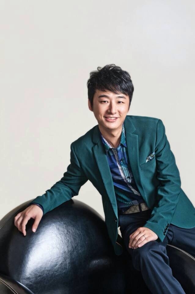 河南人民廣播電臺、搜狐體育首席特邀足球評論員深藍(lán)