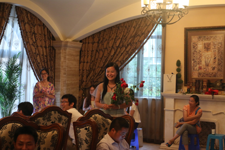 收到怎么多玫瑰，當(dāng)然開心啦！