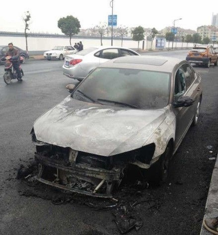 上海大眾全新帕薩特自燃頻發(fā) 今年至少已三起 上海大眾全新帕薩特自燃頻發(fā) 今年至少已三起