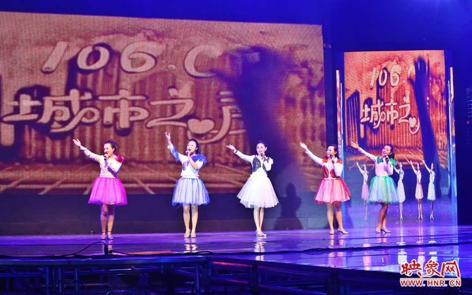 《城市之窗》沙畫(huà)與說(shuō)唱表演