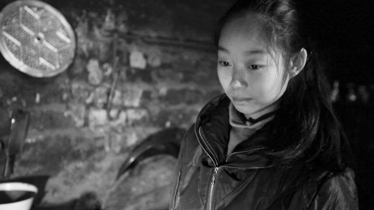 小倩倩家徒四壁，她渴望繼續(xù)讀書，改變家的現(xiàn)狀