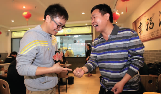 玩石頭剪刀布，于洋“秒殺”小飛