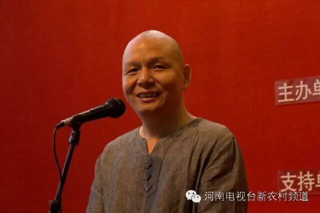 書(shū)畫(huà)家協(xié)會(huì)副主席，中國(guó)書(shū)畫(huà)家協(xié)會(huì)會(huì)員，河南省青年書(shū)法家，蘆荻