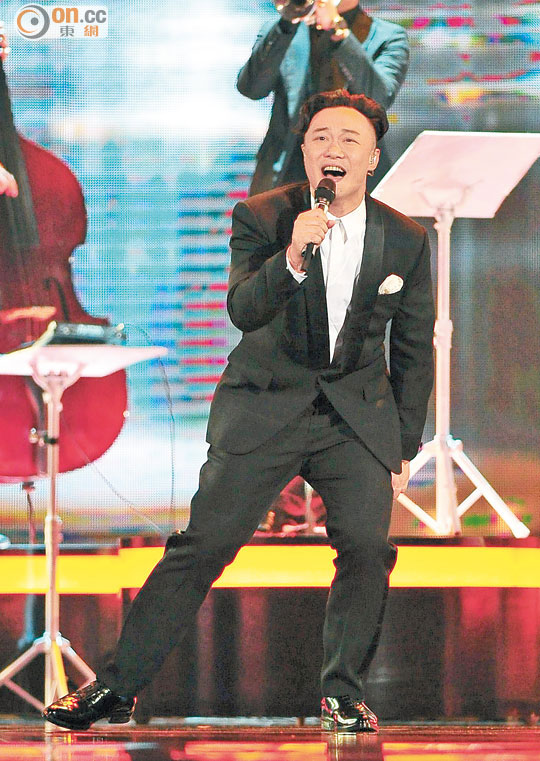 陳奕迅不負(fù)眾望，終于榮登金曲歌王寶座。