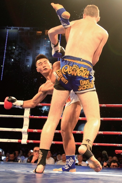 河南電視臺《武林風(fēng)》欄目走進(jìn)新疆，把比賽現(xiàn)場搬到了新疆建設(shè)兵團(tuán)農(nóng)十三師紅星廣場