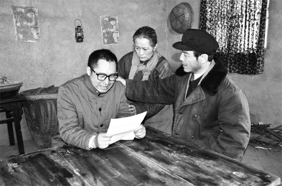 《焦裕祿》拍攝現(xiàn)場(chǎng)，演員穿著冬裝拍戲