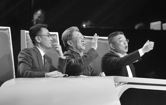 困擾著很多漢語使用者的問題，被三位先生以輕松幽默的方式提出來自嘲后，都令觀眾會(huì)心大笑。