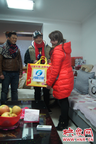 范軍、張竟達(dá)噓寒問暖送祝福