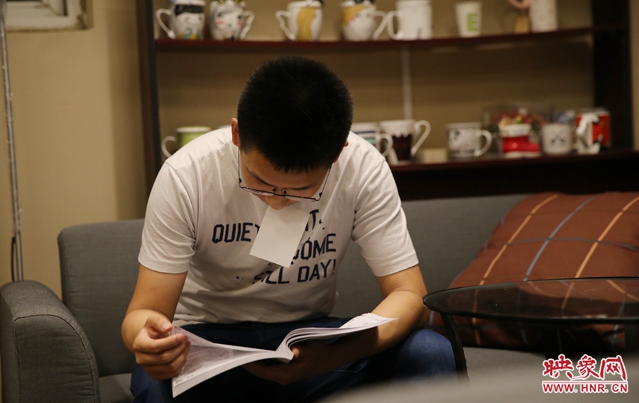 楊栗，22歲，某大學(xué)大三學(xué)生：喜歡這種看書(shū)的環(huán)境。