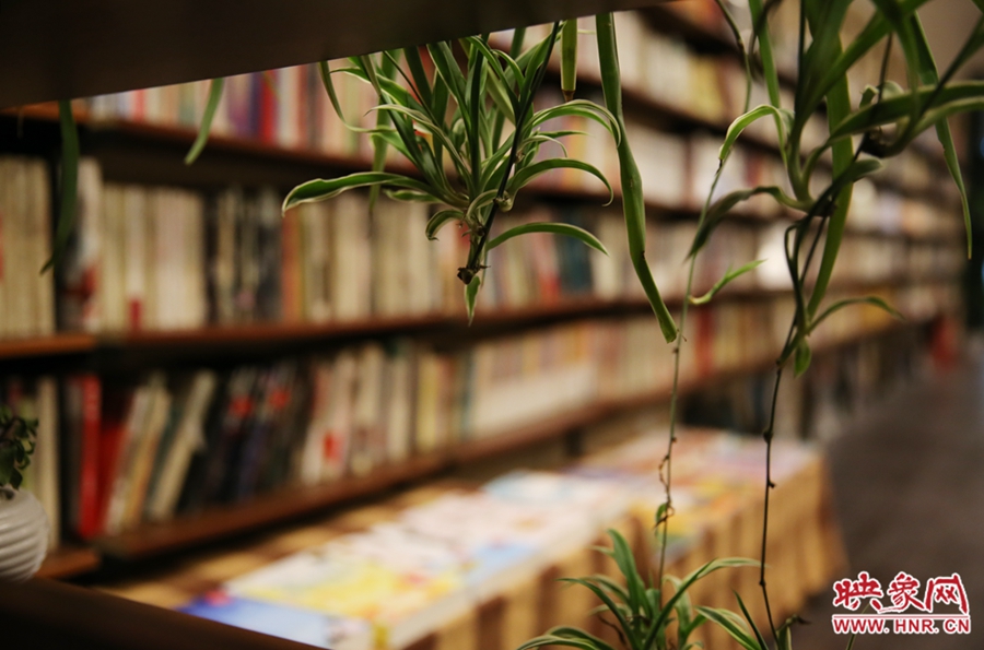 書(shū)店內(nèi)的裝飾。