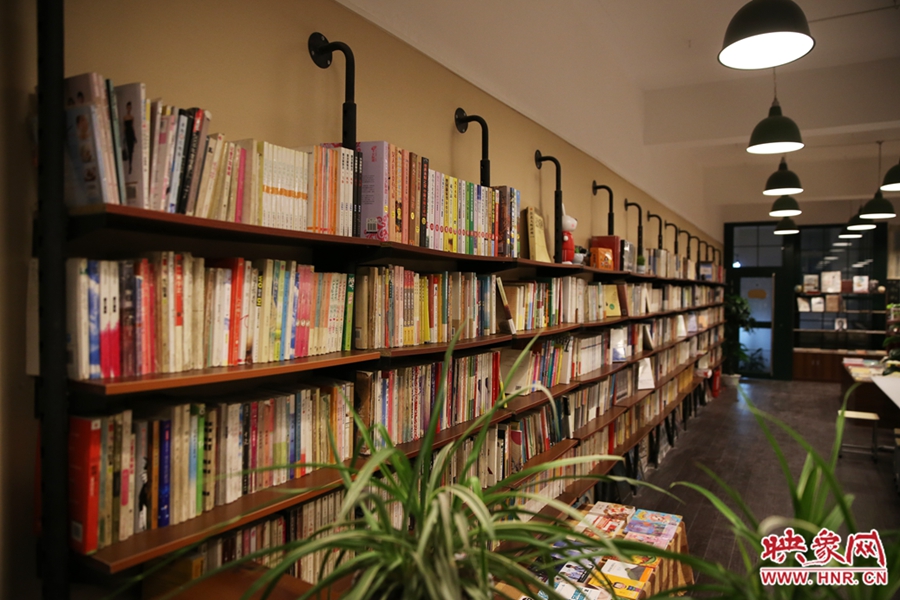 書(shū)店內(nèi)的裝飾。