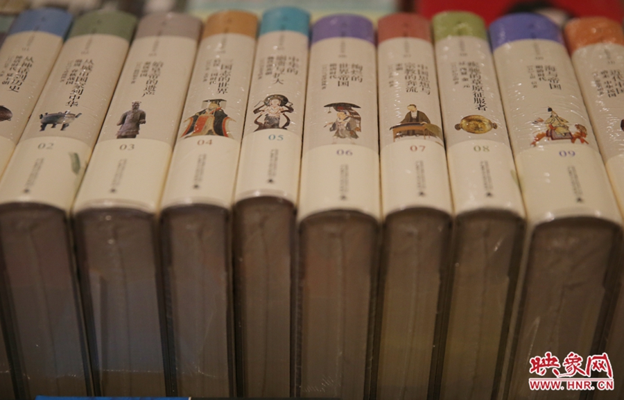 書(shū)店內(nèi)的書(shū)。