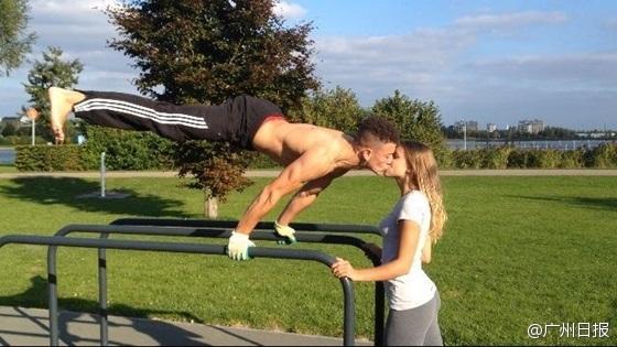 巴西一對情侶健身動(dòng)作走紅網(wǎng)絡(luò)