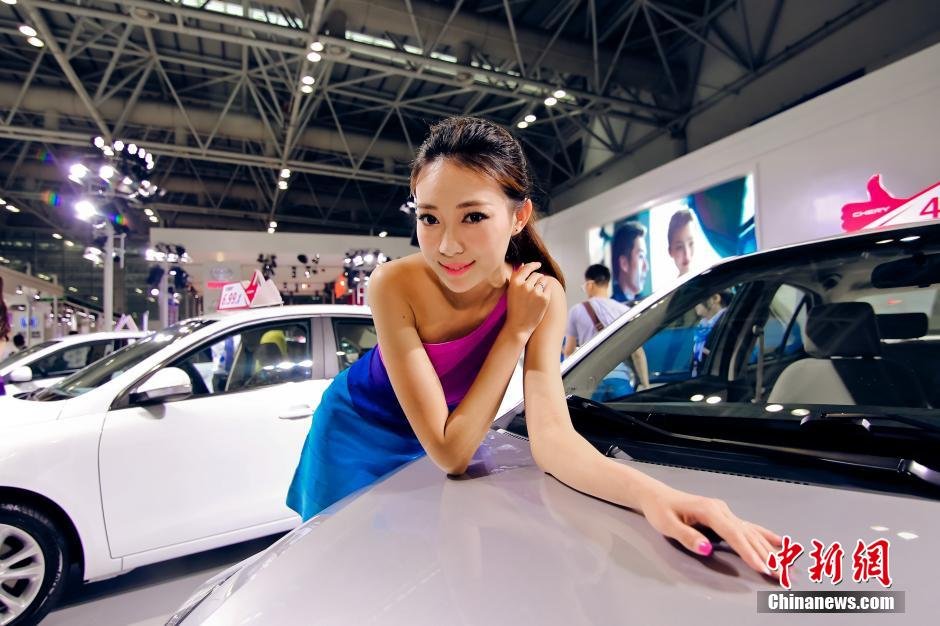 福州國際車展開幕 眾車?！盃幤娑菲G”