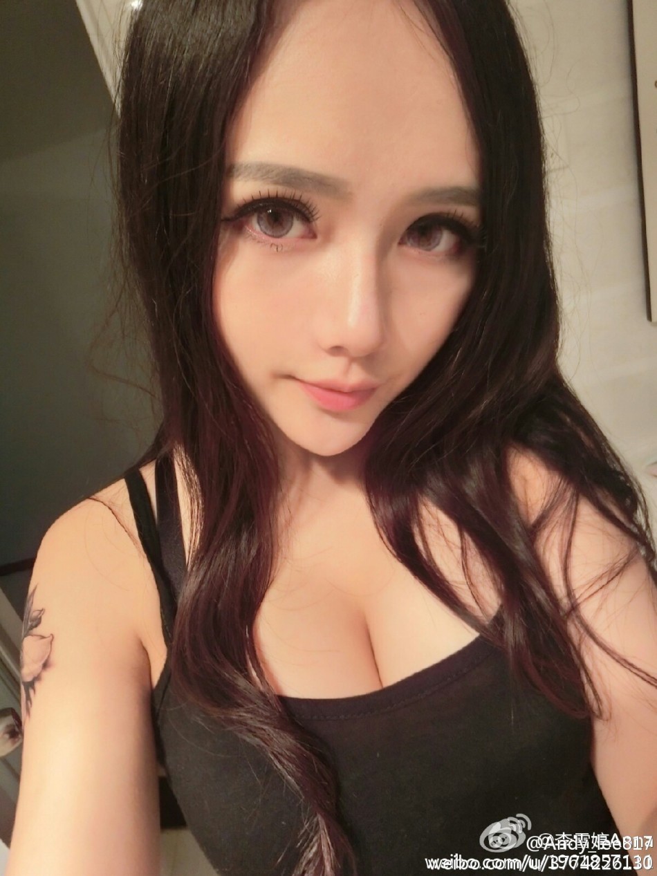 湖大21歲?；ㄇ巴购舐N無懼走光