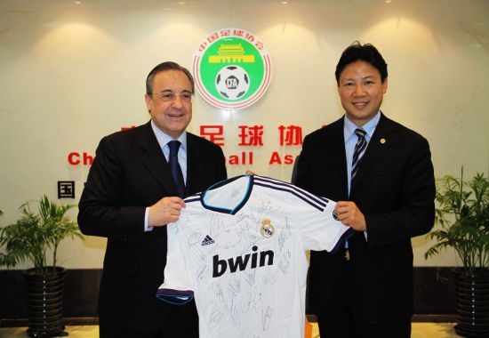 弗洛倫蒂諾造訪中國足協(xié) 或?qū)⑴山叹殎砣A指導(dǎo)青訓