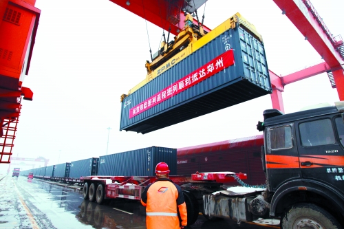 8日,帶回41集裝箱汽車(chē)原配件、動(dòng)車(chē)高鐵鋼板、高檔飲料