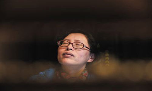 人們將醫(yī)療制度的憤懣情緒，寄托在這個走廊醫(yī)生身上，共同沉浸在受迫害的幻覺之中